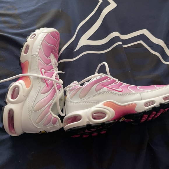 Nike Air Max Purple Pink and White - Picture 2 of 4